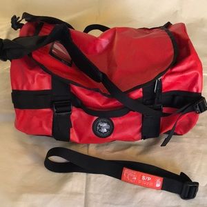Vans x the NorthFace base camp duffle red